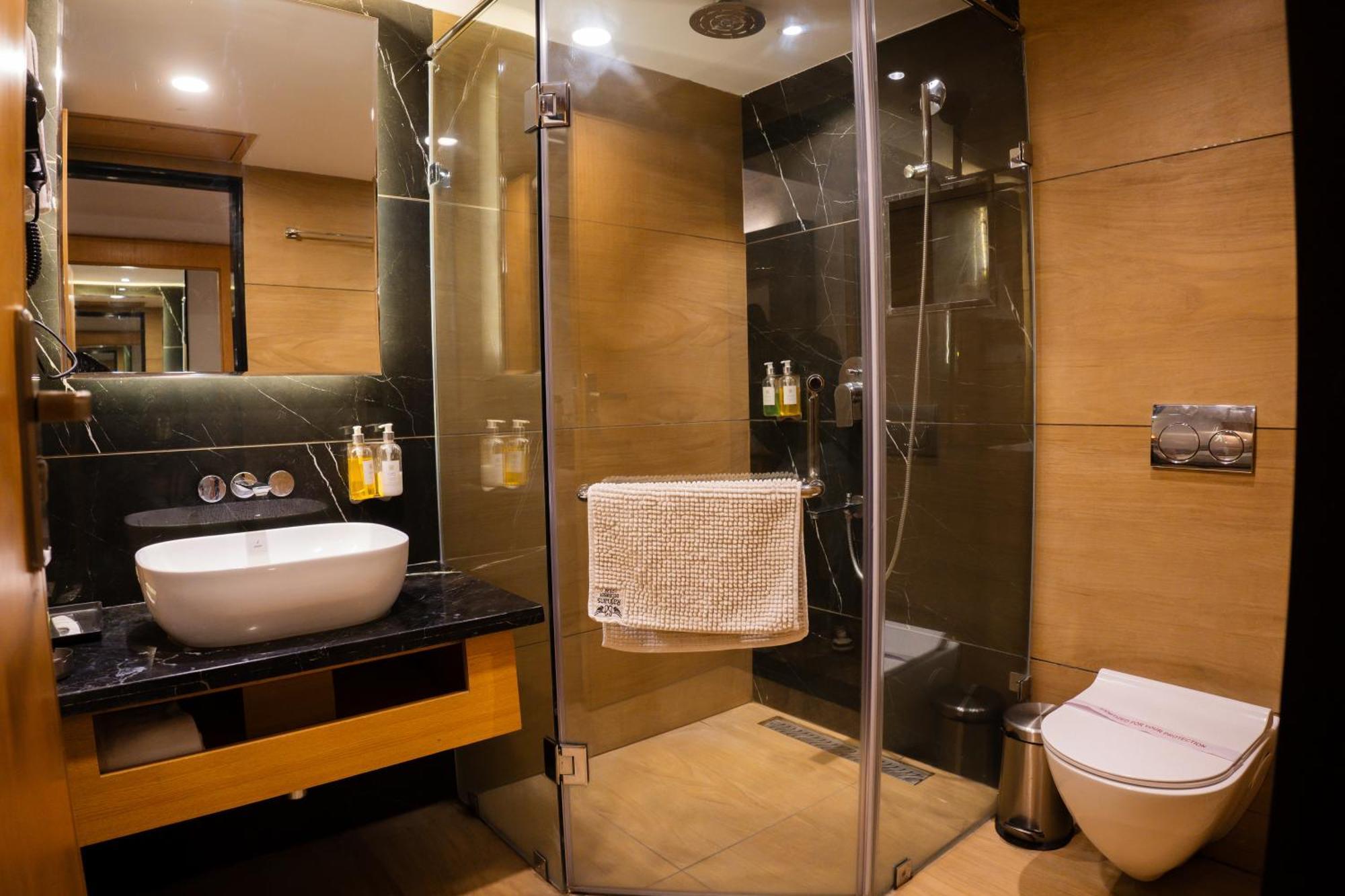 Jain'S Hotel Rajhans Бопал Екстериор снимка