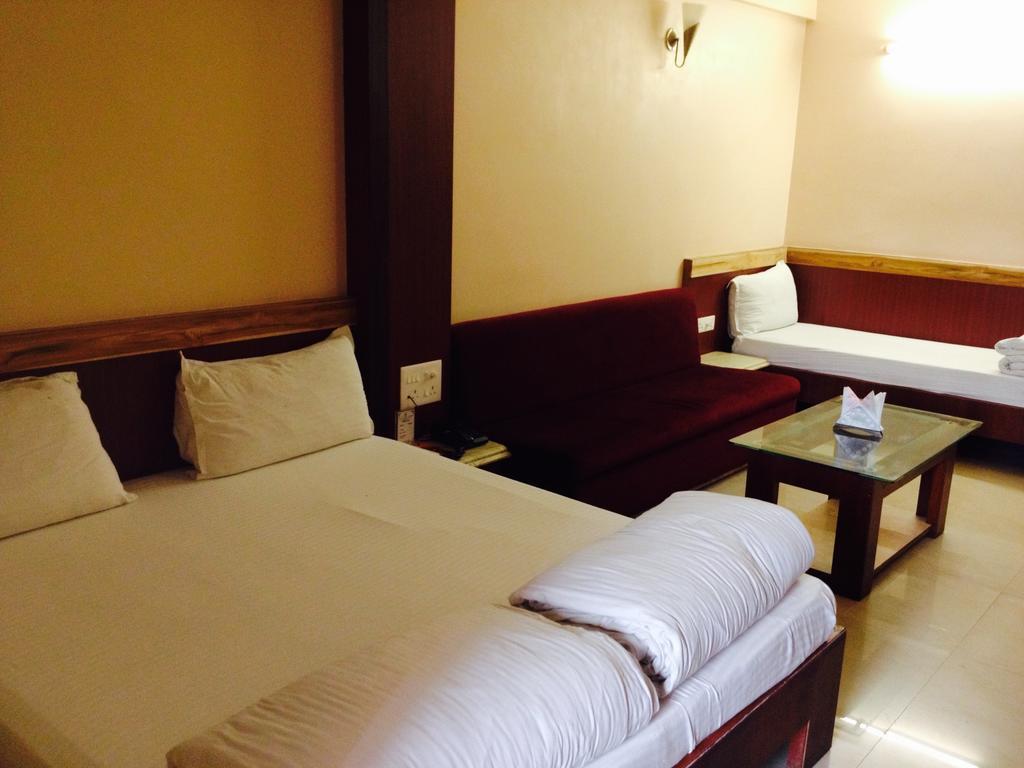 Jain'S Hotel Rajhans Бопал Екстериор снимка