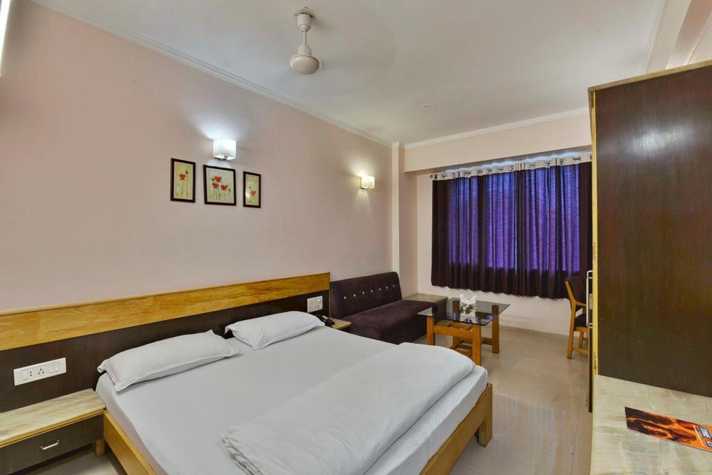 Jain'S Hotel Rajhans Бопал Екстериор снимка