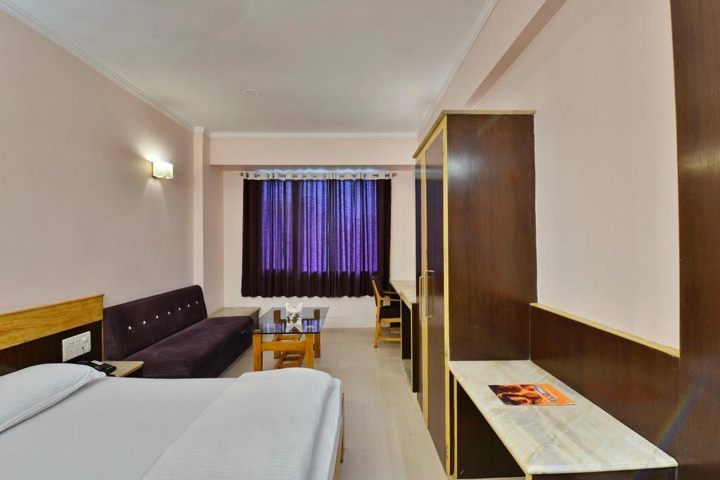 Jain'S Hotel Rajhans Бопал Екстериор снимка